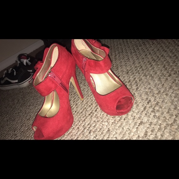 Pumps - Picture 2 of 2